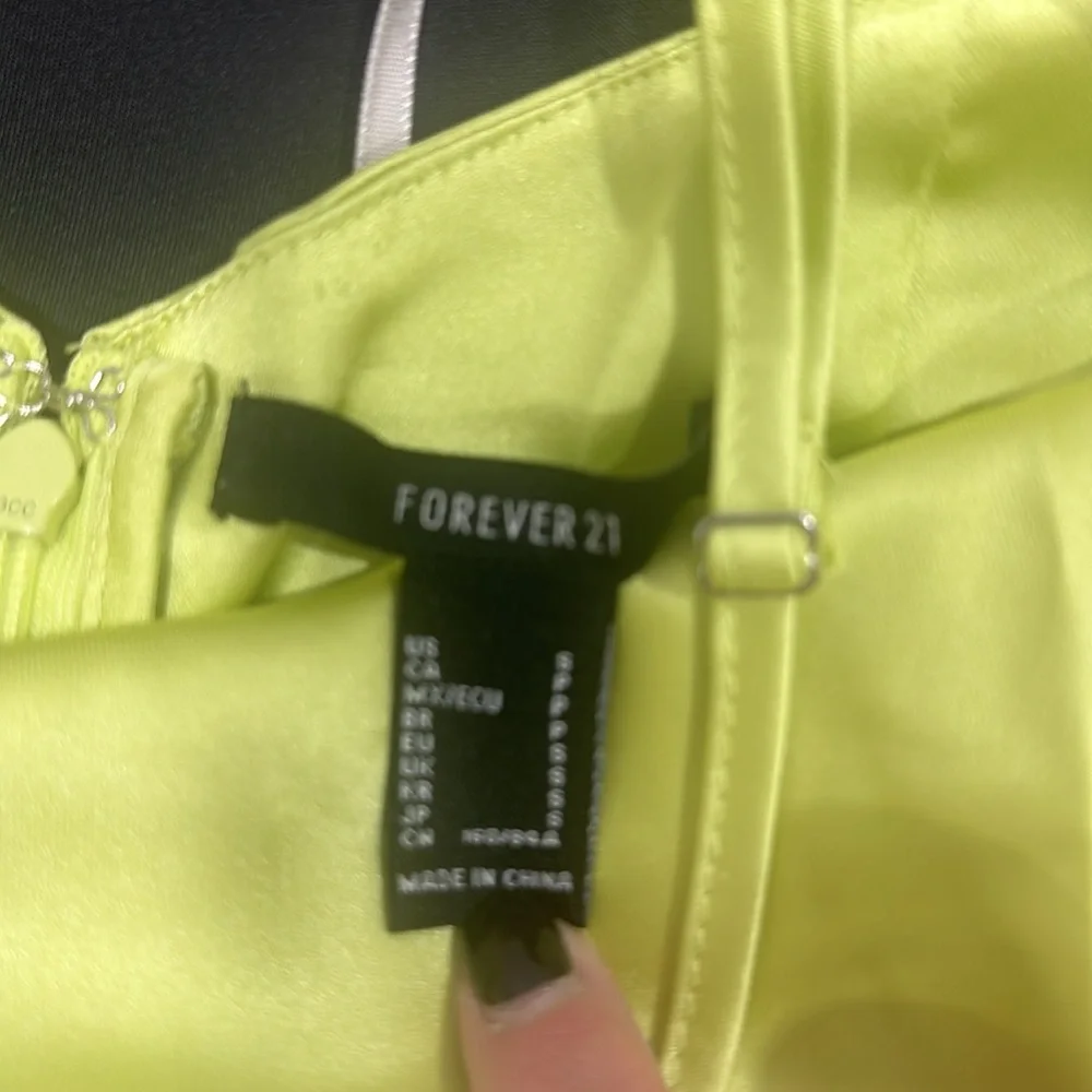 NWT forever 21 Honeydew Dress - Picture 4 of 11